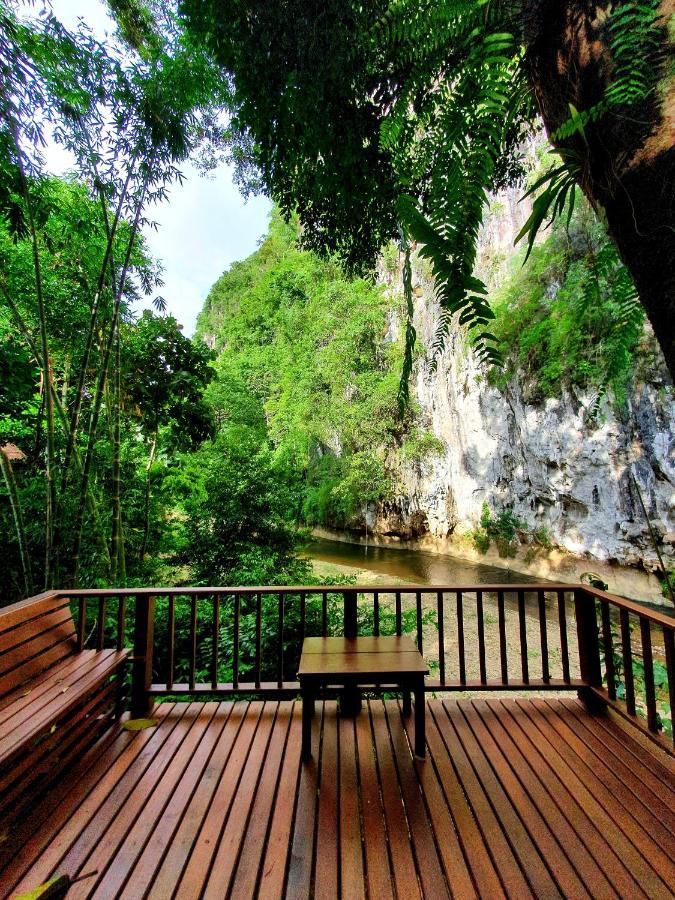 Hotel Our Jungle House Khao Sok National Park Exterior foto